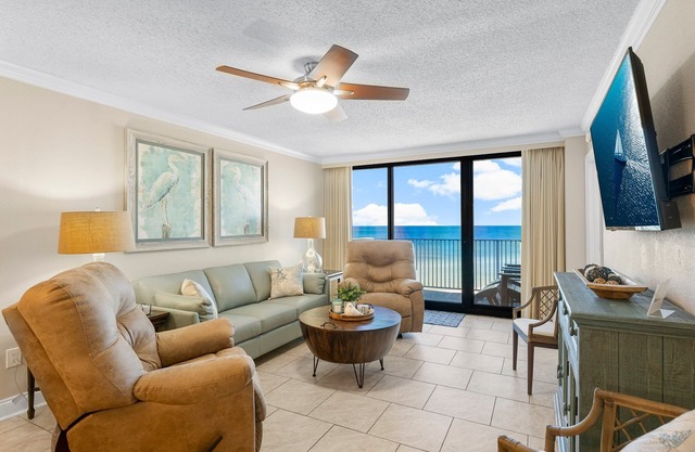 Sandcastle Suite: Small Dog Friendly! Complimentary Beach Chairs Included!