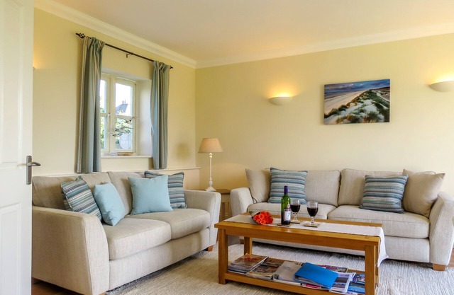 Sanderling - sleeps 3 guests in 2 bedrooms