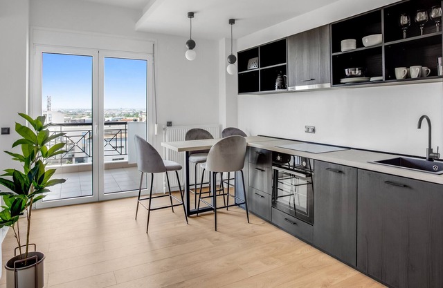 Sanders Arch - Dreamy 1-Bdr. Apt. w/ Balcony