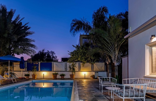 Sanders Governor's Beach House - Charming Villa With Sea View