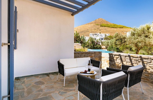 Sanders Paros Gardens - Smart 1-Bdr Apt w Patio