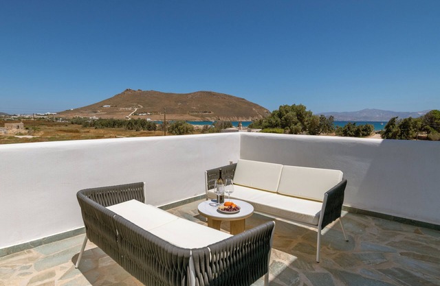 Sanders Paros Gardens - Great 1-Bdr Apt w Balcony