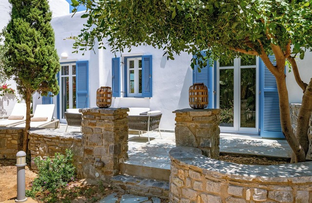 Sanders Paros Gardens - Sweet 1-Bdr Apt w Patio