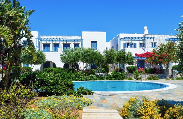 Sanders Paros Gardens - Warm 1-Bdr Apt w Balcony