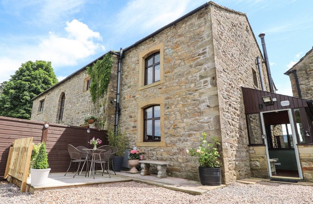 SANDHOLME COTTAGE, family friendly, with open fire in Wigglesworth