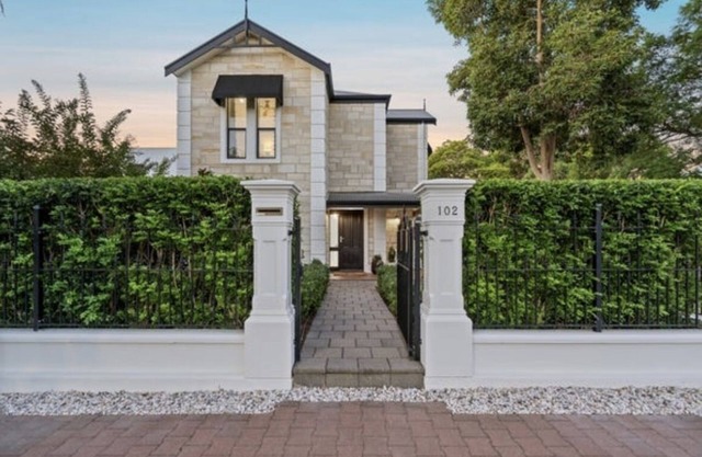 Sandstone Villa In City Fringe Location