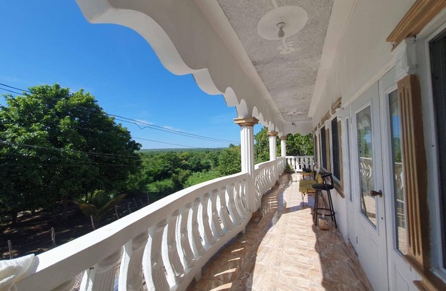Sandy Bay Paradise Retreat - 7 Bedrooms