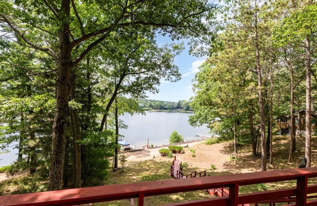 Sandy Beach Lakefront 5BR/2BA Sleeps 15!