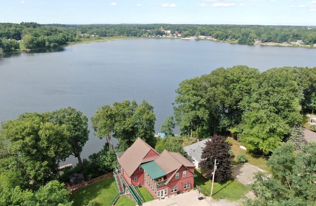 Sandy Beach Wheelchair-Friendly Knotty Pine Lodge w/47 Wooded Acres!