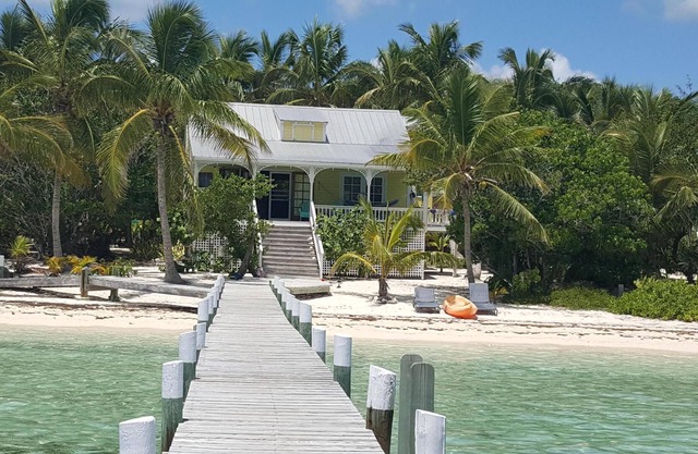Sandy beachfront paradise with dock and a/c bedrooms at Green Bananas Cottage
