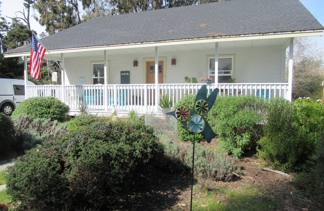 Sandy Clove Cottage creates a private getaway with nature in Fortt Bragg.