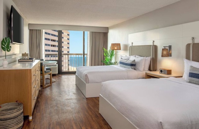 Sandy Retreat - Ocean View Room with Direct Beach Access