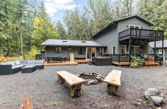 Sandy River Retreat | Pet Friendly | Epic Fishing