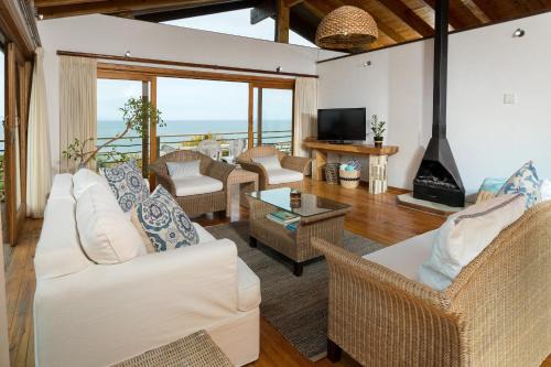 Sandy's Spot: sunny pet-friendly house with a pool