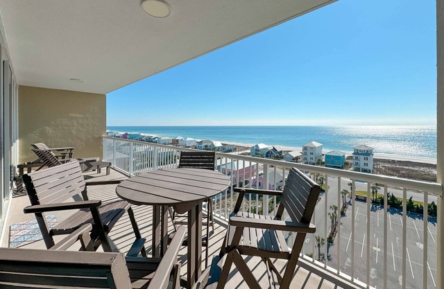 Sanibel 1003 ~ Outdoor/Kiddie Pools, Sauna, Beach Access + $400 FREE Activities Daily ~ Zoo/Parasail