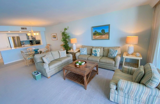 Sanibel Harbour Resort Bay View Tower 433: Renovated condo with gorgeous sunset views