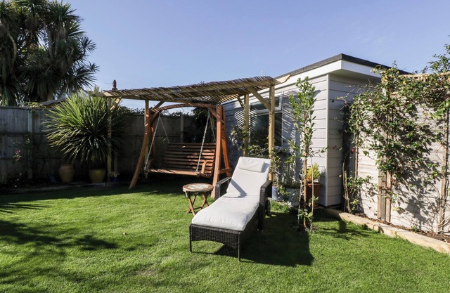 SANIBEL, pet friendly, luxury holiday cottage in Christchurch