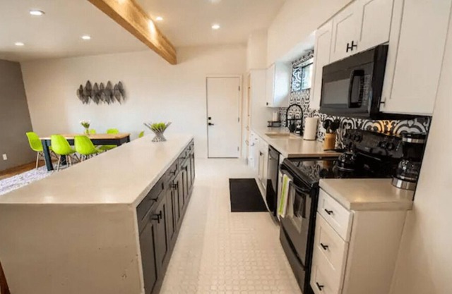 Sanitized Newly Remodeled Downtown-2 Bedrooms!