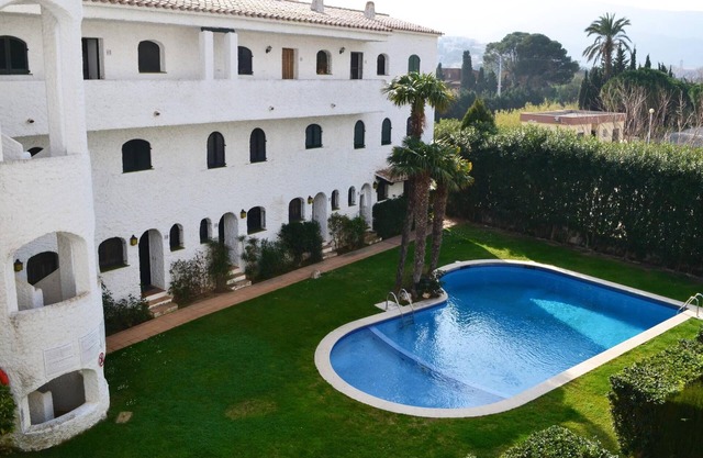 SANT CARLES 3 Amazing apartment with garden and pool.