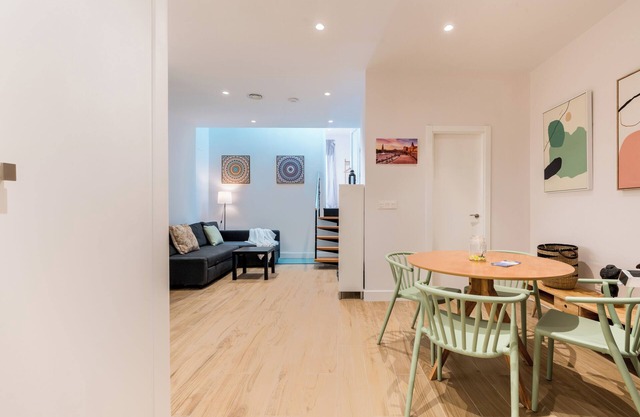 SANTA BARBARA CENTRAL SUITES, 2BDR AP ON THE 1ST FLOOR