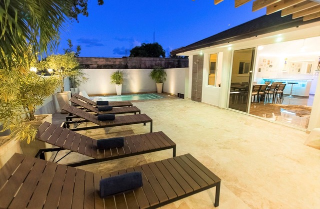 Santo Domingo Colonial 8-Bedroom Villa with Private Pool ✔️