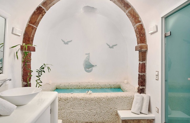 Santorini Mansion Honeymoon Suite Private Jacuzzi