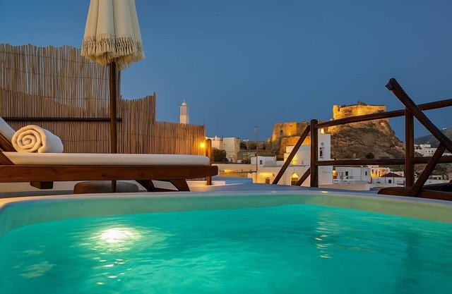 Santorini Rooftop Hot Tub Suite w/Panoramic Views
