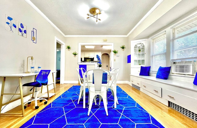 Sapphire Haven: Spacious 1BR Lower Unit Retreat | Laundry, Parking & Safe Location 8 Min To Airport