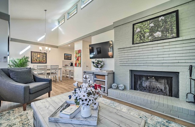 Sapphire Home w/Grill & Pool Access
