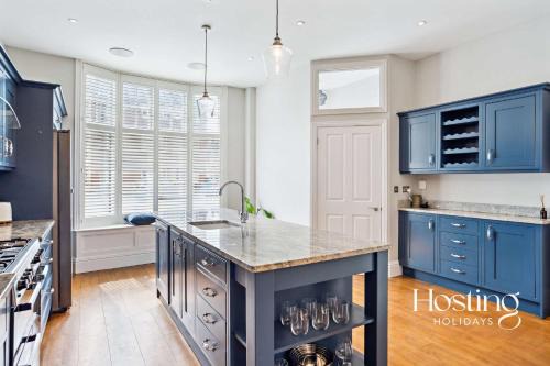 Sapphire House - Newly Renovated 3-Bedroom Home