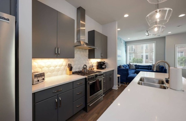 Sapphire Loft - 4 Bdrm/4.5 Bath - Rooftop Patio