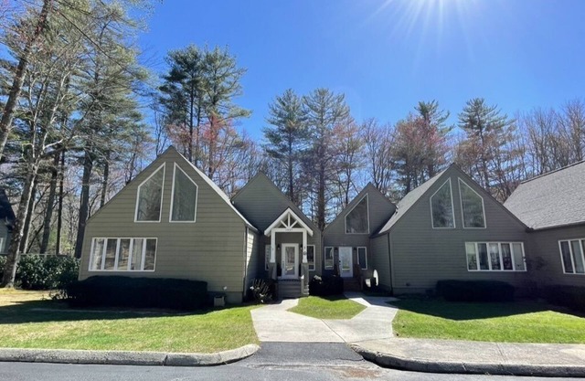 Sapphire Valley Townhouse BEAUTIFUL-2 min. walk to amenities & restaurants!