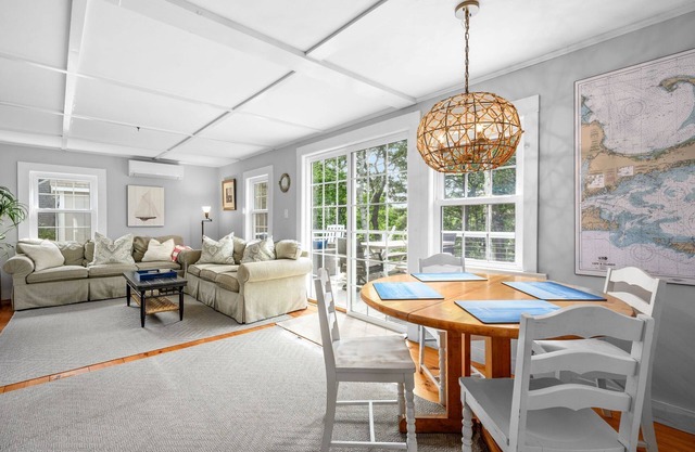 Sarah-N-Dipity: Cozy Cottage Near Ridgevale Beach