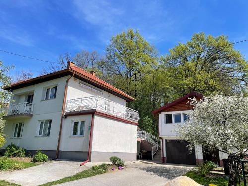 Sarajevo Apartment Green Oasis - free parking, fruit garden, gratis fruit, bbq, capacity max 4 people