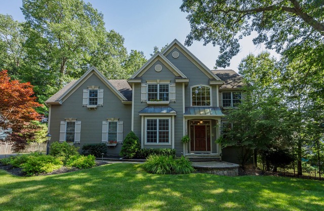 Saratoga Living-Minutes From Track and Town, Beach Access