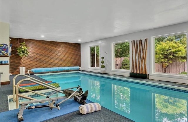 Saratoga Springs Luxury Home, Private INDOOR POOL & SPA