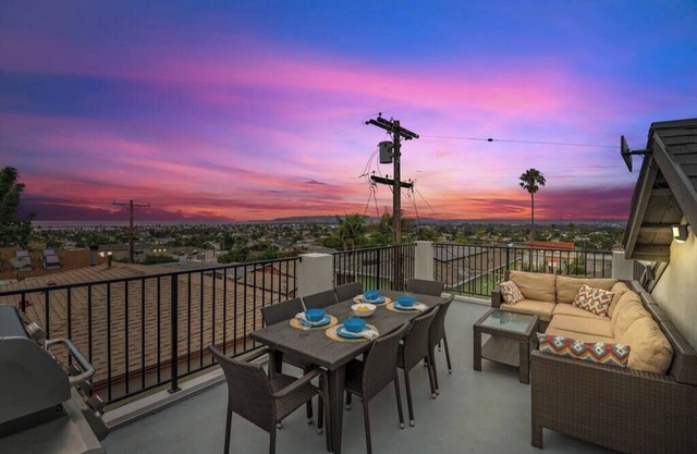 Saratoga Sunset | Rooftop | Sleek | Walk to Beach