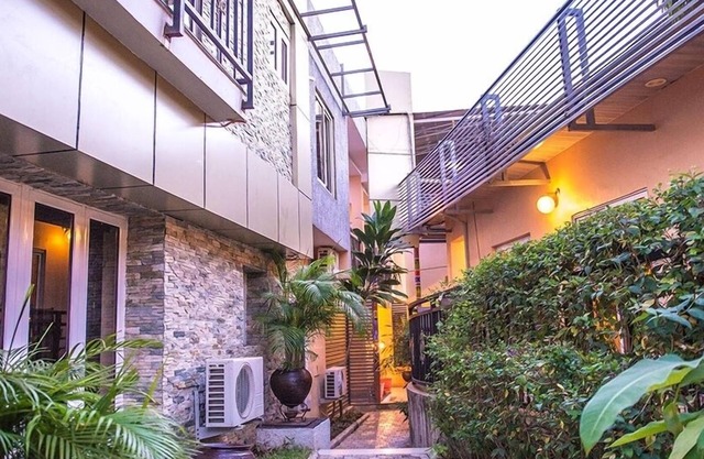 Sarina Suites and Apartments