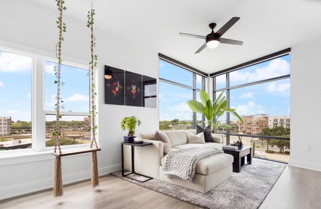 Sauna in Style | Luxurious Condo + Rooftop Access