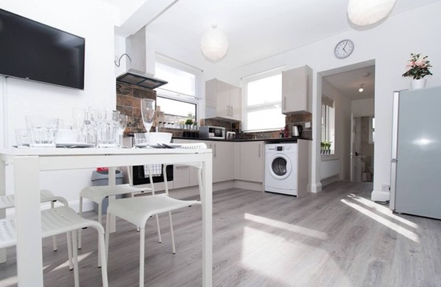 SAV | 4 Bed Town House | Harrow