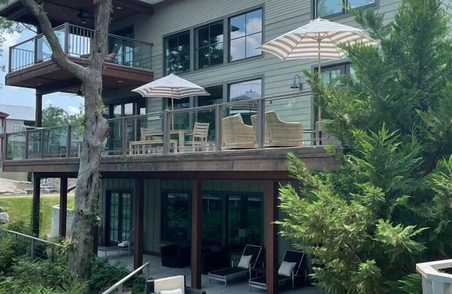 Save 15% Off 4 Night Stay! Amazing Waterfall/Lake Views! Pool, Dock!