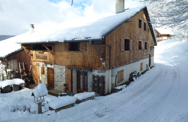 Savoyard Farmhouse - Sleeps 14, Garden & Parking