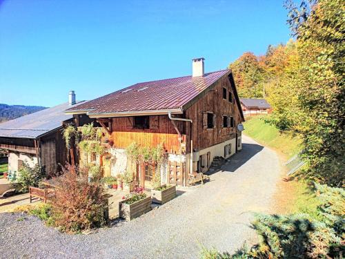 Savoyard Farmhouse - Sleeps 14 Garden & Parking