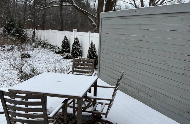 Sawyer House, Sleeps 5, close to Warren Dunes, beaches and great restaurants!