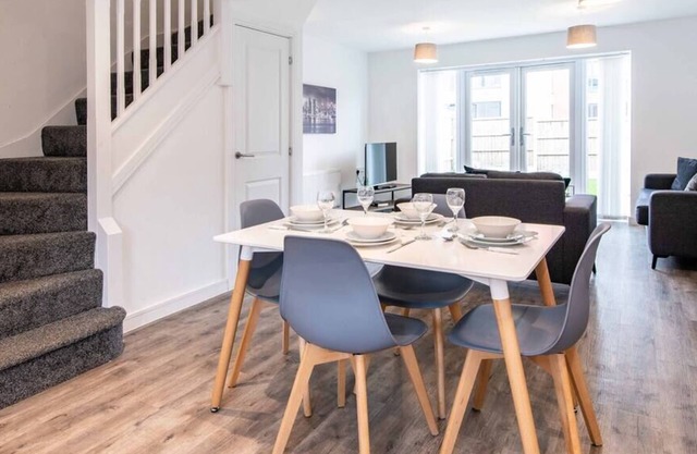 Saxelbye House - Cosy 3 Bed Home near City Centre