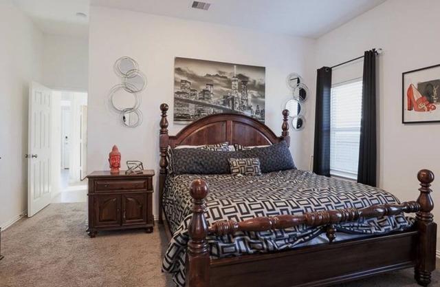 Saybrook Bungalow home in Humble, Tx 10 mins from IAH Airport