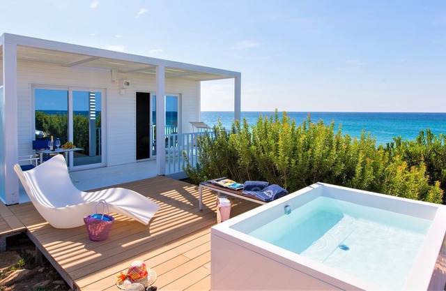Scandinavian lodge on the sea w/ plunge pool (B)