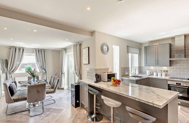 Scarlettrose - Four Bedroom House, Sleeps 7