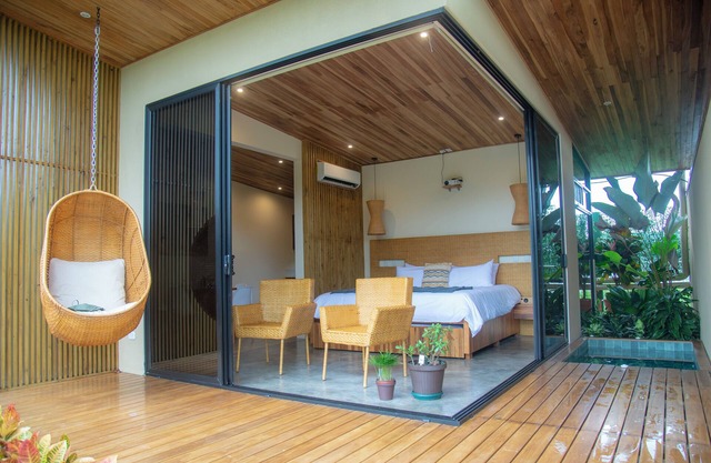 Scenic 1-bedroom Villa with private Hot Tub, AC, and WiFi