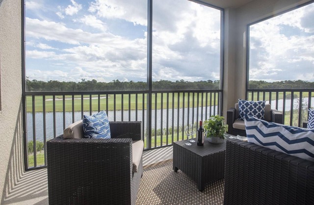 Scenic, 2nd Floor 2/bed, 2/bath with golf & lake view